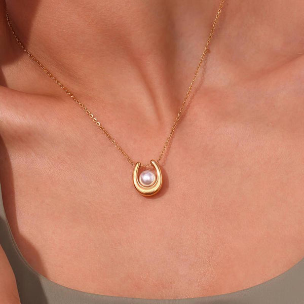 Golden Horseshoe Pearl Necklace