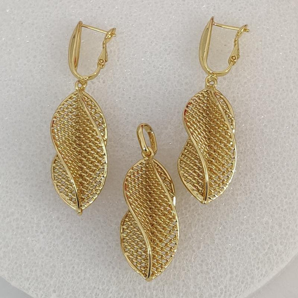 Golden Leaf Twist Earrings